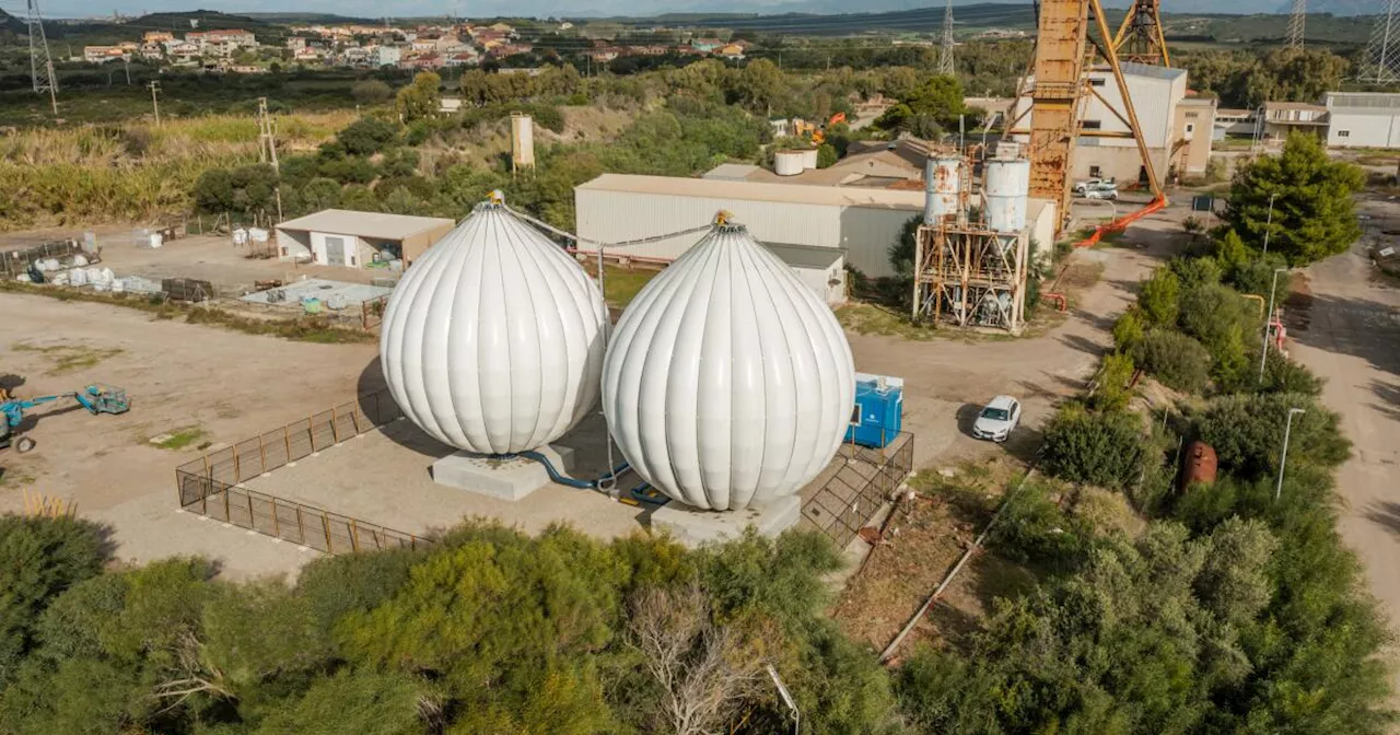 Engineer Proposes Balloon-Like Water Tanks to Combat California Wildfires