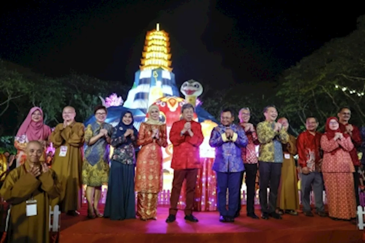 Sultan Sharafuddin’s stance on unity shines at state-level CNY celebration in Jenjarom