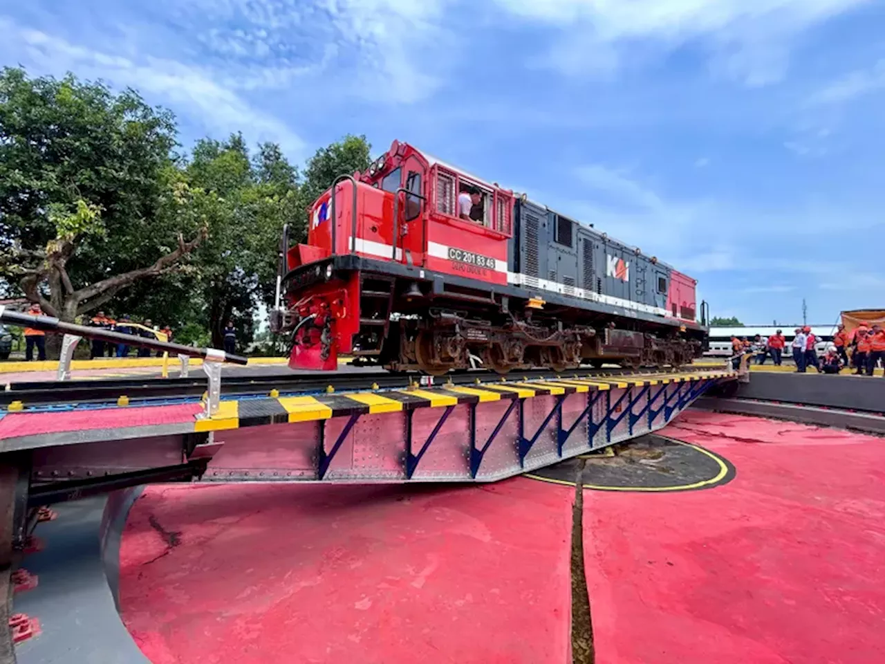 Jembatan Putar di Stasiun Bangil Dioperasikan Kembali