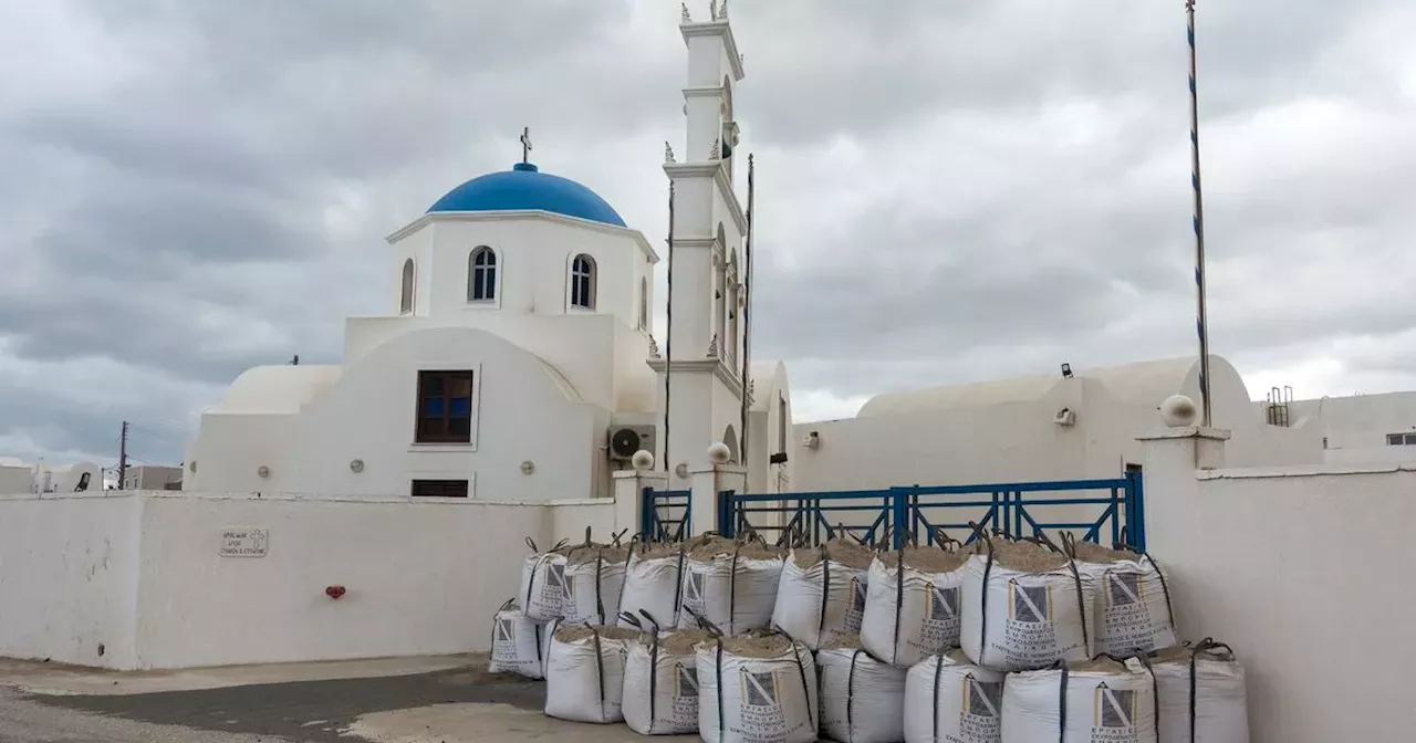Santorini on High Alert as Earthquakes Continue