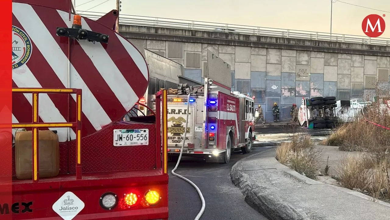 Emergencia por volcadura de pipa de gasolina en El Salto, Jalisco