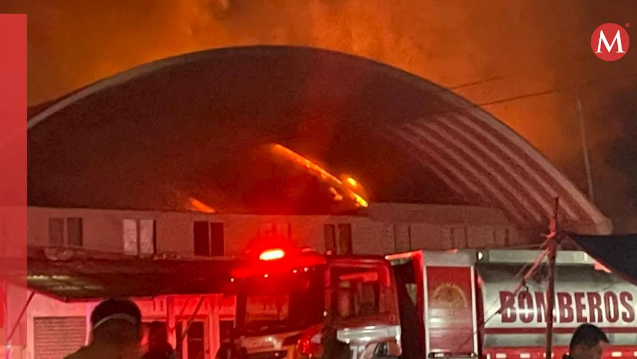 Incendio consume 5 bodegas en la Central de Abasto, Iztapalapa; reportan 2 lesionados