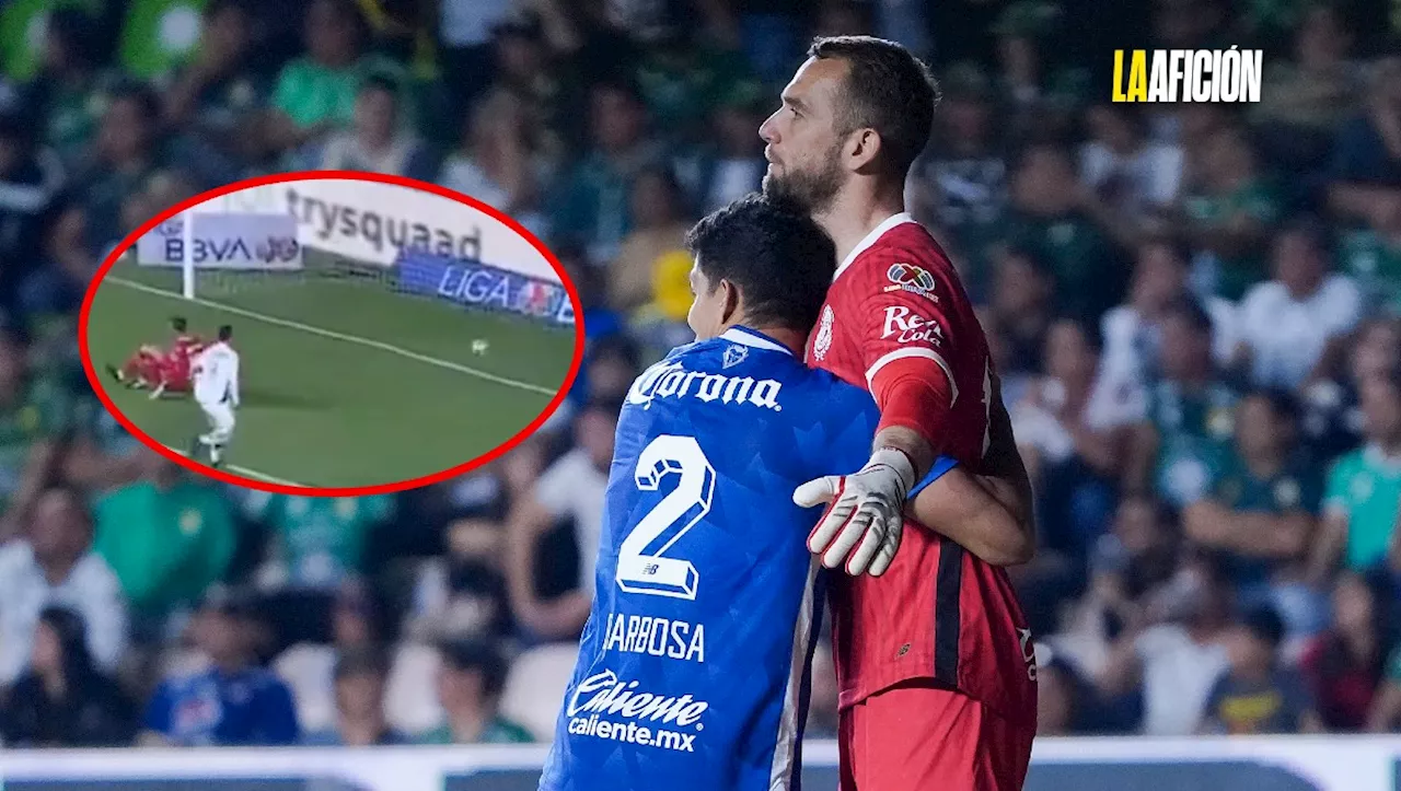 Pau López comete 'terrible blooper' en su debut con Toluca en el juego contra León