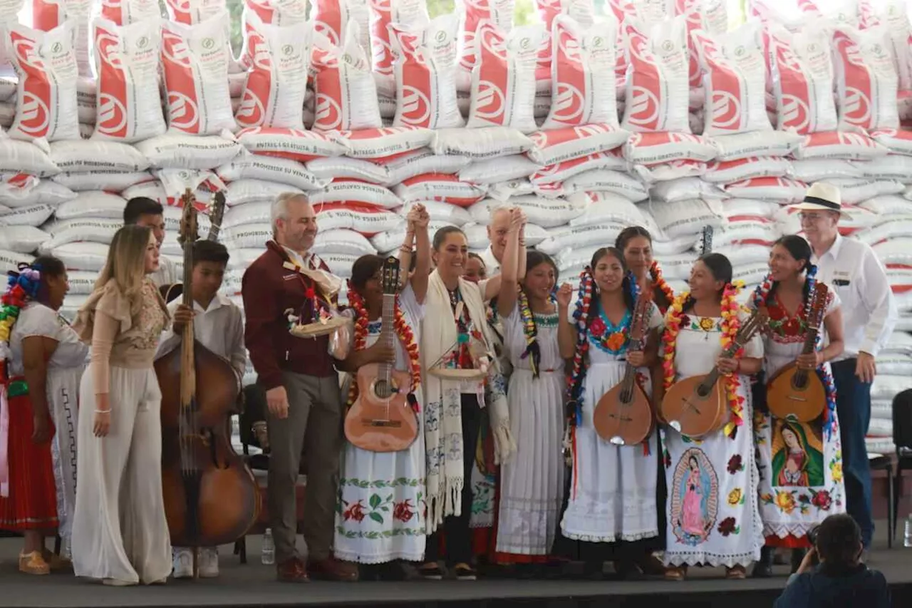 Sheinbaum acude a “Tienda del Bienestar” en Zurumucapio, Michoacán