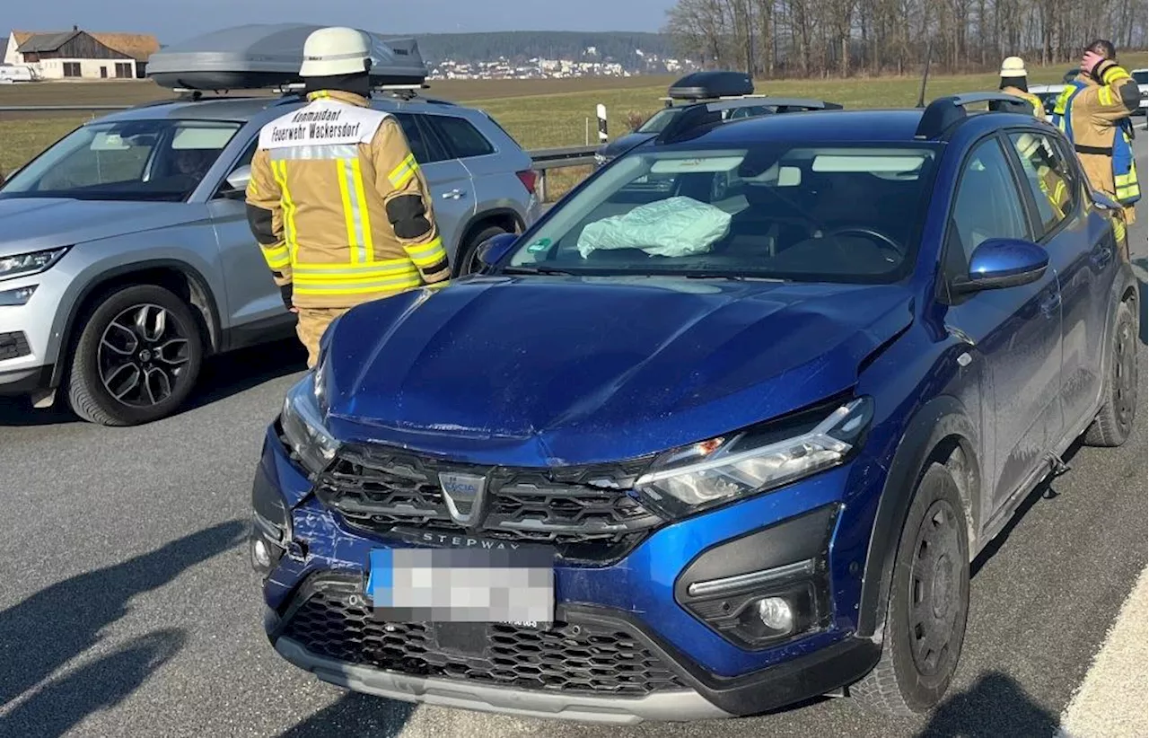 Mehrere Fahrzeuge kollidieren auf der A93