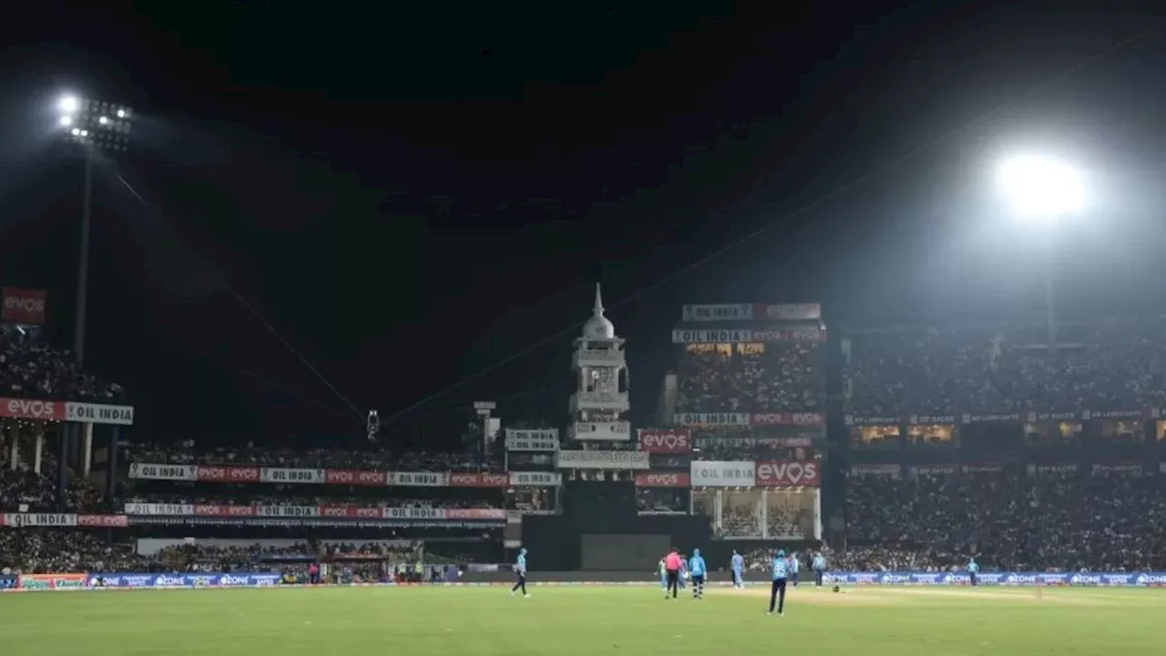 फ्लड लाइट की वजह से रोकना पड़ा IND vs ENG का मैच