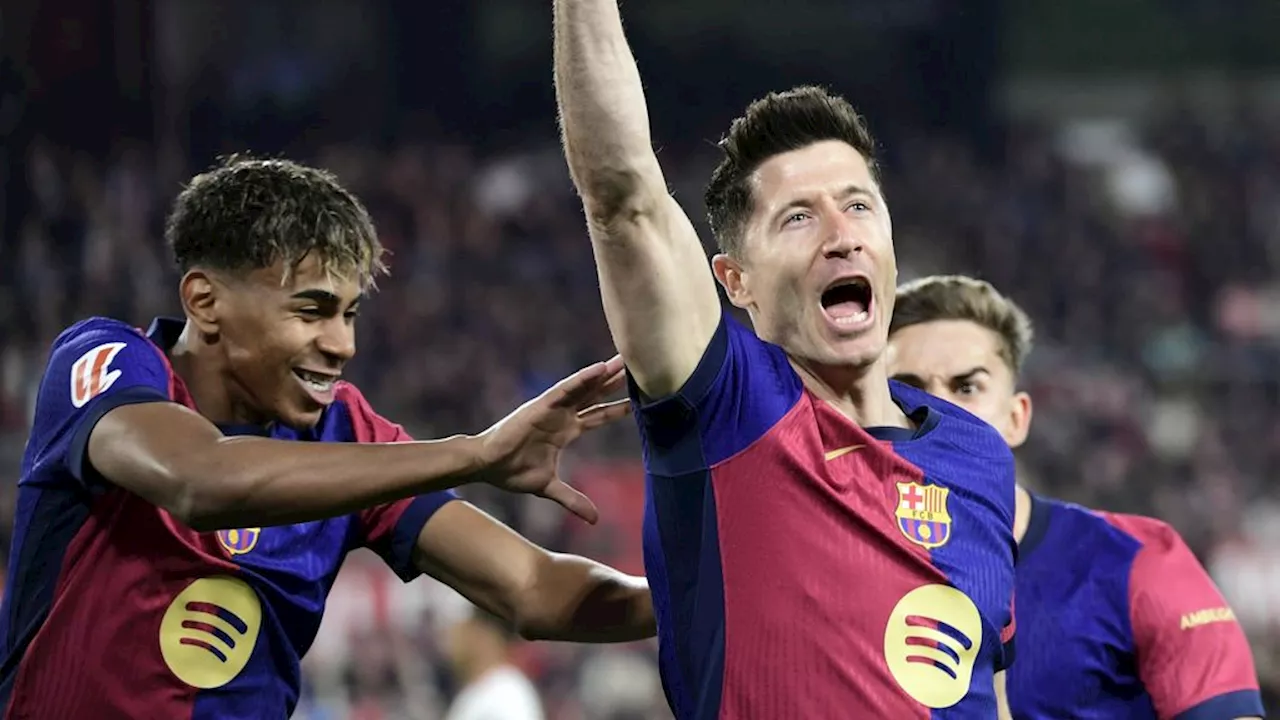 Barcelona helemaal terug in strijd om titel na zege op Sevilla, ondanks rode kaart