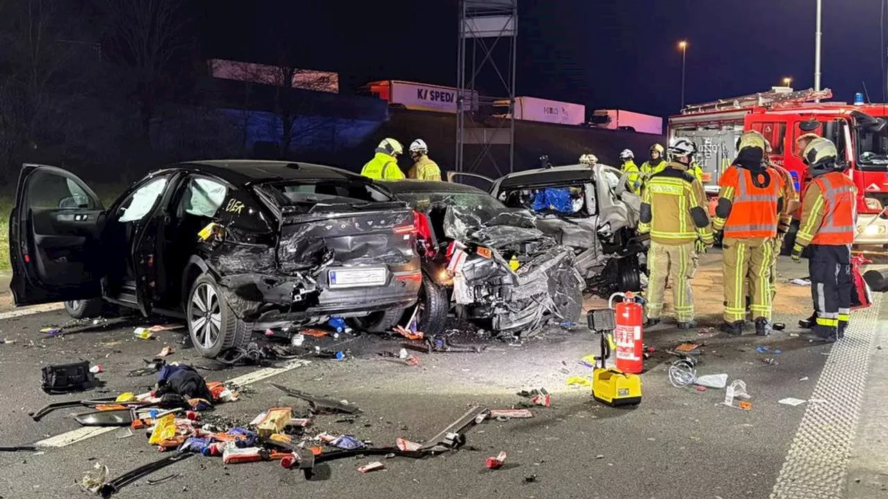 Meerdere gewonden bij kettingbotsing na politie achtervolging