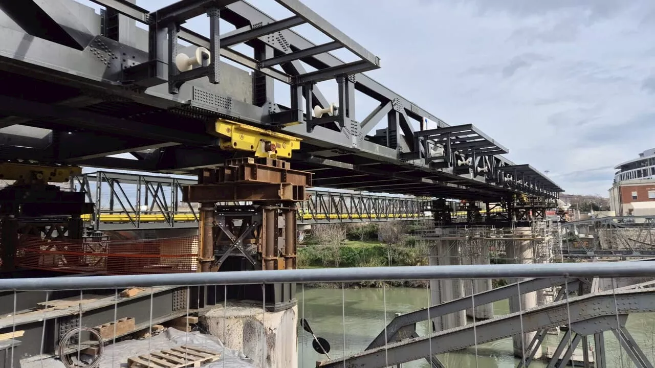 Il ponte di ferro vede (finalmente) la luce. Ecco quando riaprirà e le novità