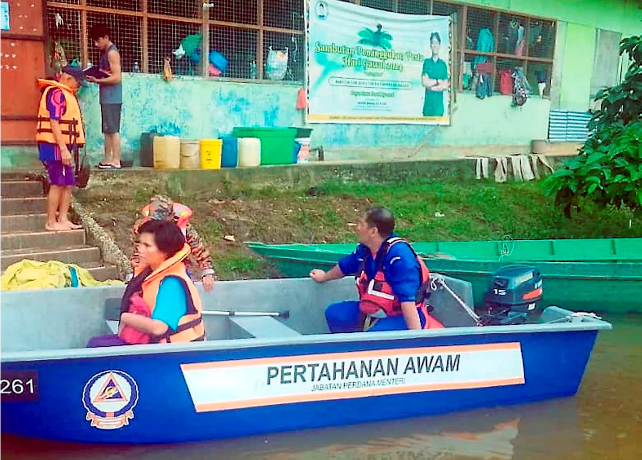 Flood Evacuees Rise in Sabah, Drop in Sarawak