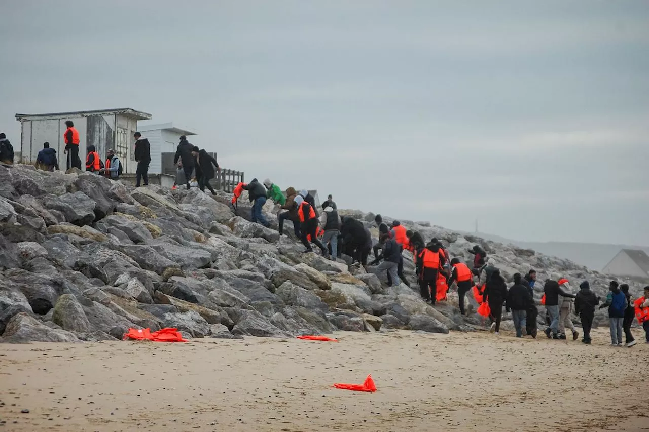 Manche : naufrage d’une embarcation au large de Calais, 57 personnes secourues, un migrant inconscient hélitreuillé