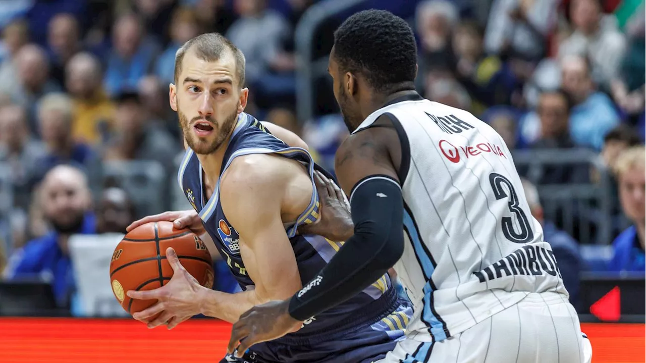 Alba Berlin siegt klar gegen Hamburg Towers