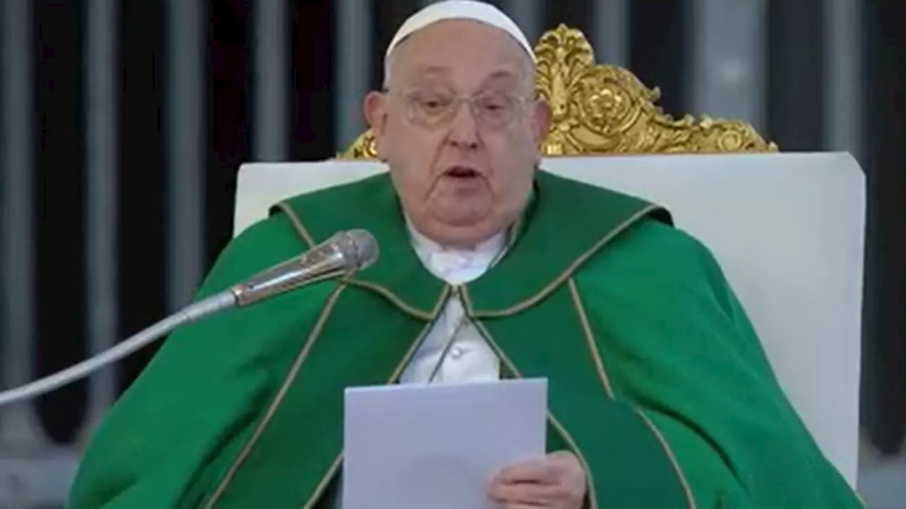 Papa Francesco Interrompe la Lettera dell'Omelia durante Messa per le Forze Armate