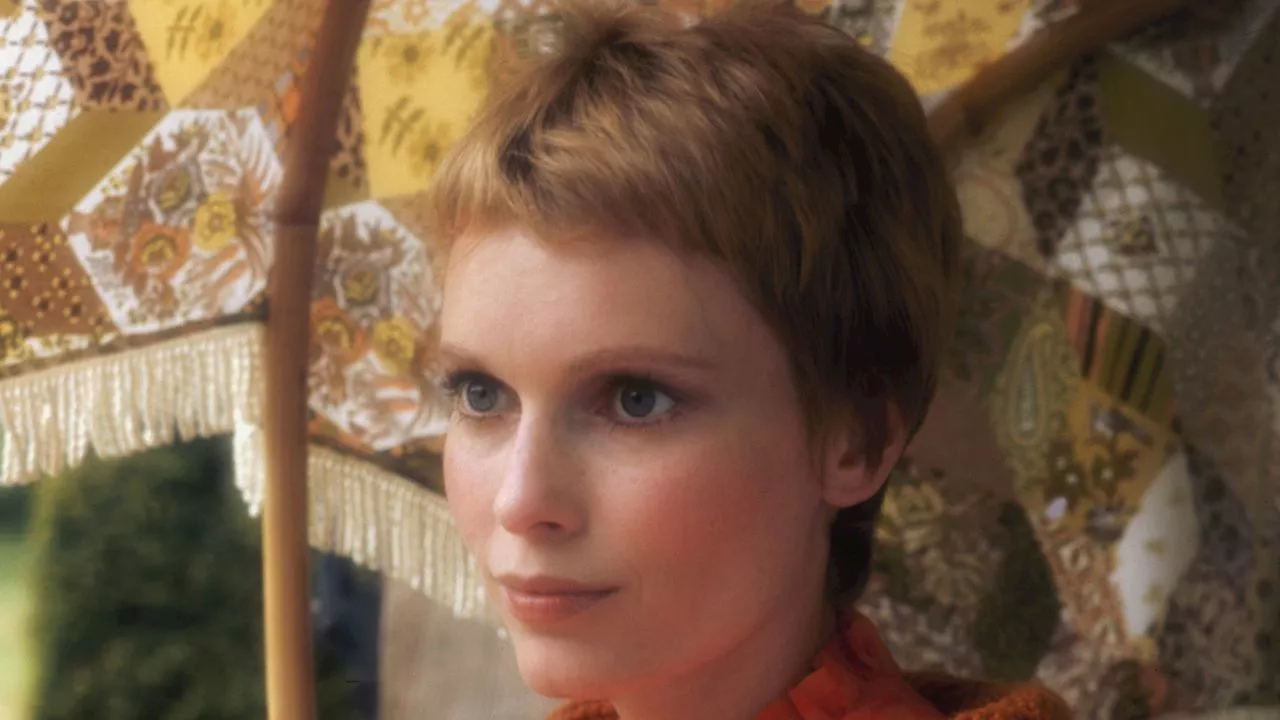 Mia Farrow compie 80 anni e questa è una lettera d'amore ai suoi capelli