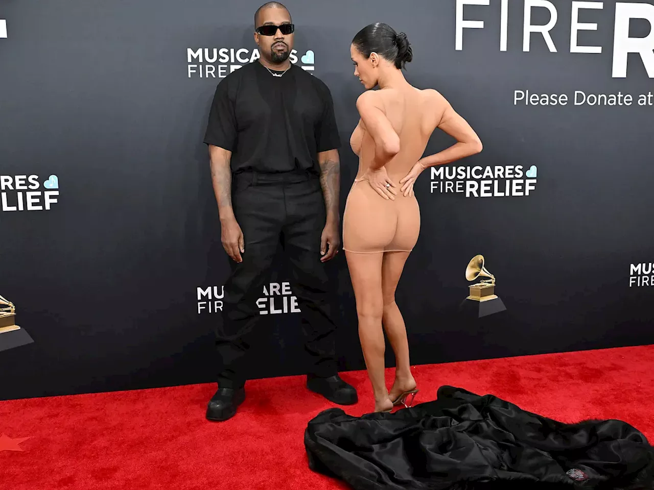 Kanye West y Bianca Censori: ¿megaoperación de márketing, maltrato en la pareja o sólo una cuestión de moda?