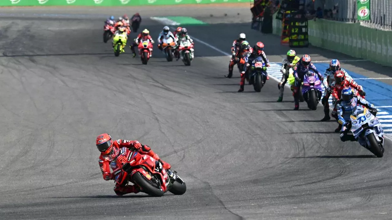 È subito Marquez! Marc vince la Sprint in Thailandia davanti al fratello Alex. Terzo Bagnaia