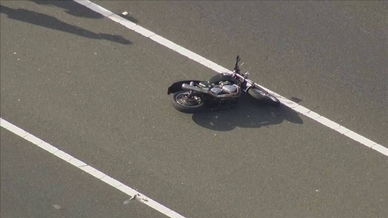 Fatal motorcycle crash on Bay Bridge, driver of car sought by CHP