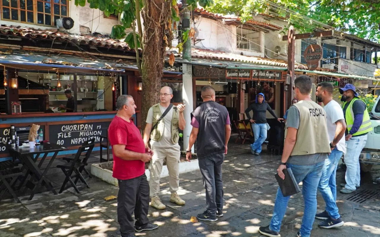Prefeitura de Búzios realiza fiscalização ambiental para identificar e coibir ligações de esgoto em comércios no Centro