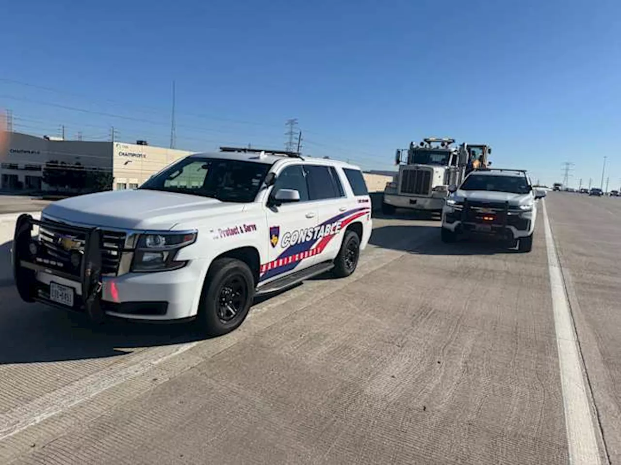 Man found dead against concrete barrier on Sam Houston Parkway; authorities investigating