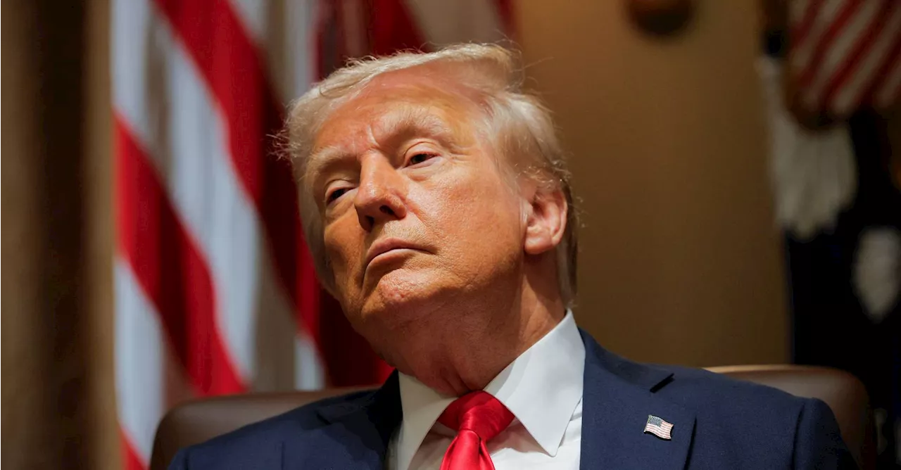 Trump prevê 'período de transição' económica nos EUA e insiste nas tarifas