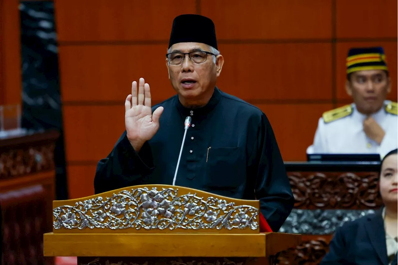 Two Senators sworn in