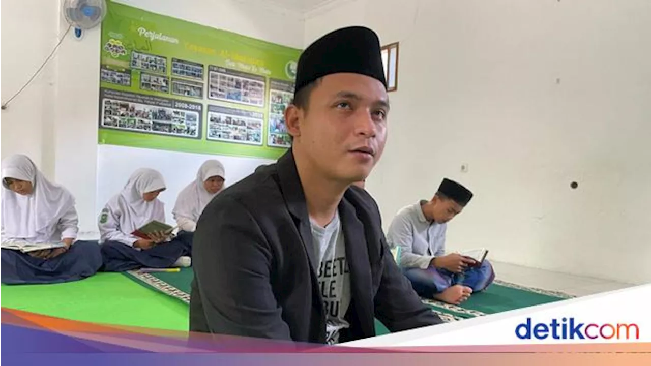 Pengabdian Dani Relakan Masa Muda demi Mendidik Anak Yatim