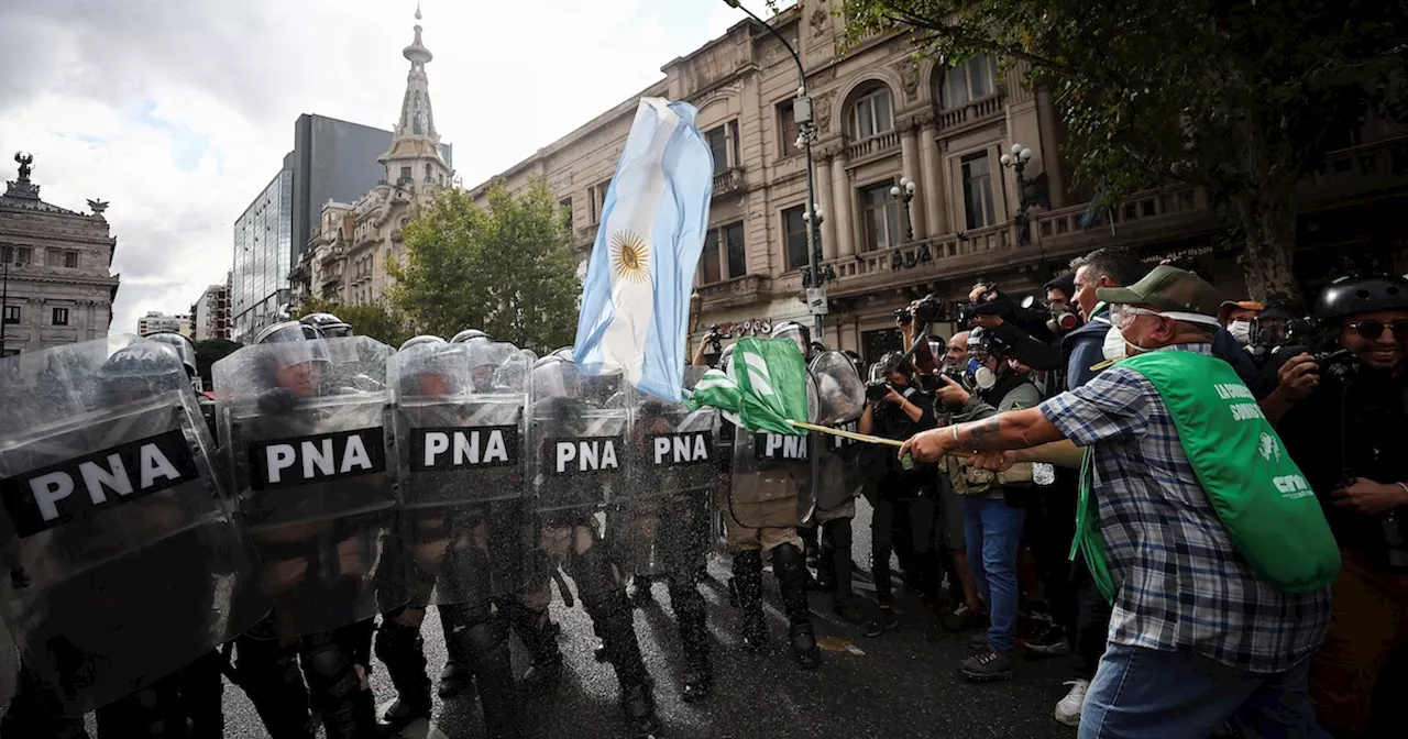 A Buenos Aires ci sono stati scontri tra polizia e manifestanti
