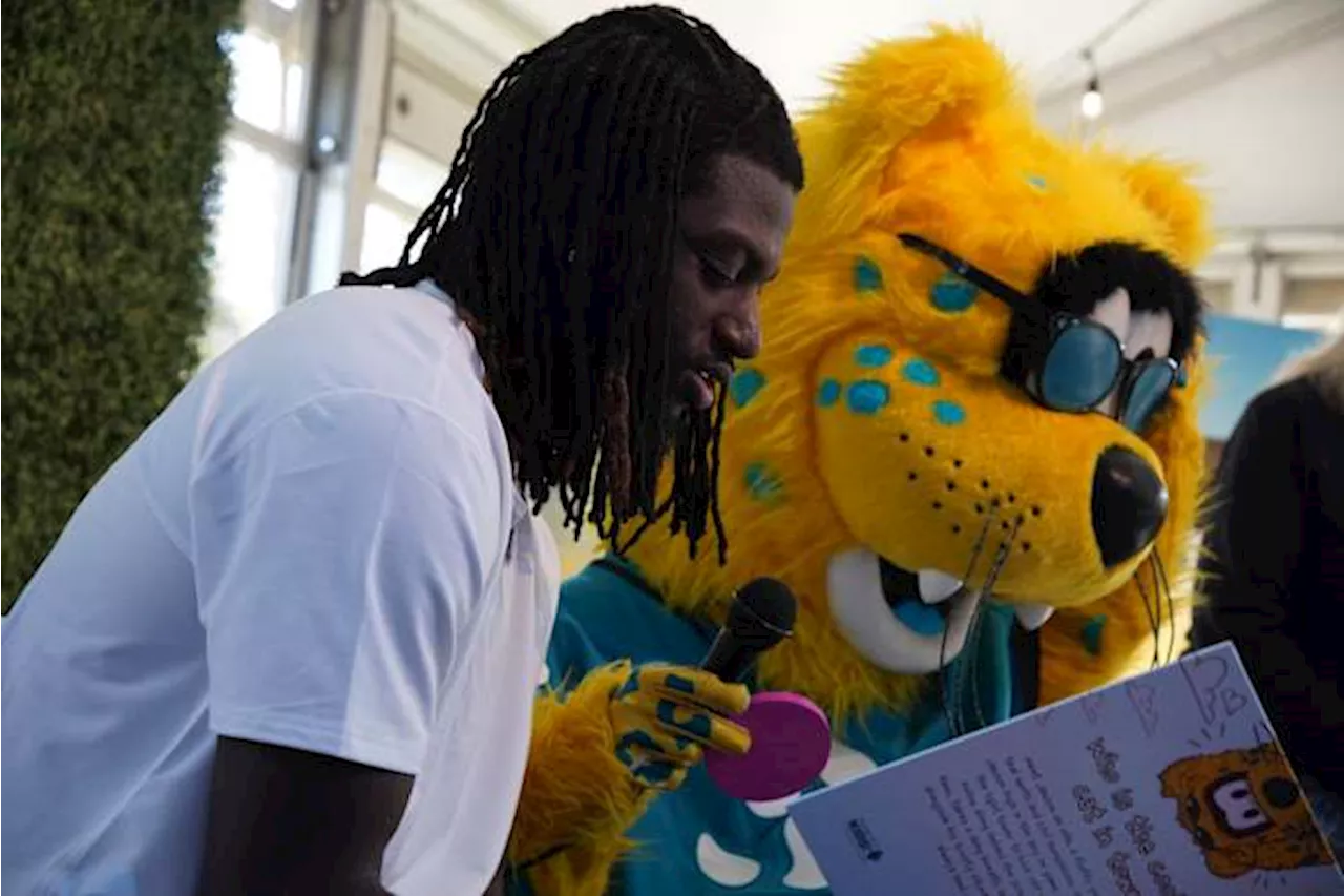 Photo gallery: Brian Thomas Jr. reads to children in Nemours Kids Zone
