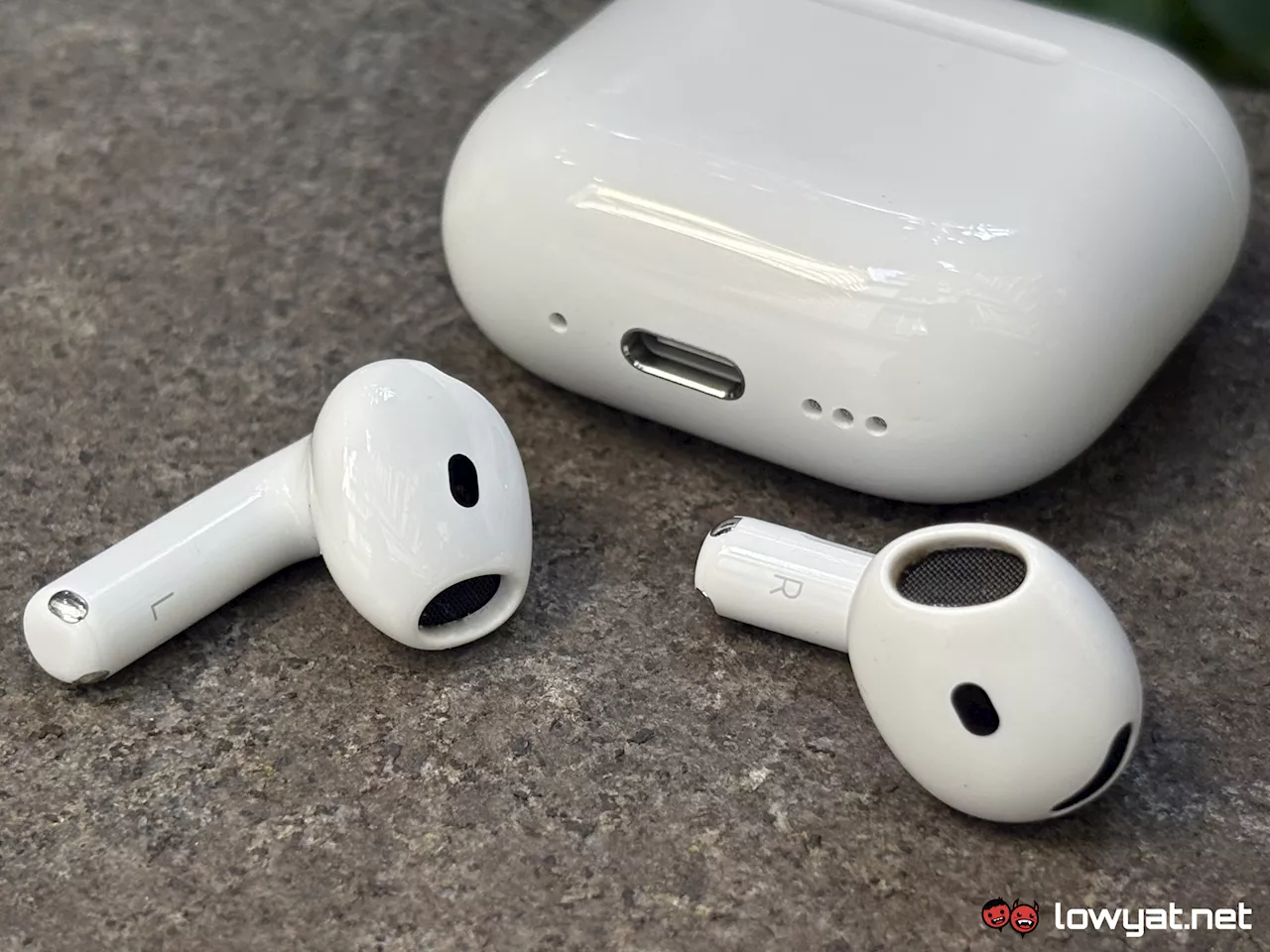 Apple Apparently Equipping Its AirPods With Live Translation