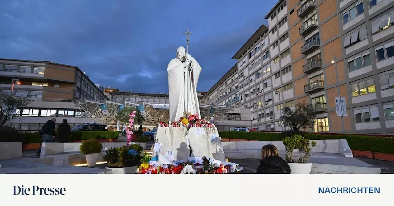 Papst Franziskus‘ Zustand hat sich leicht verbessert