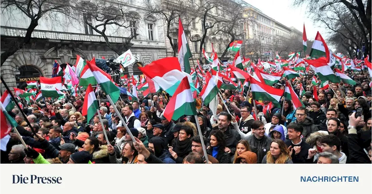 Viktor Orbán ausgepfiffen, Massen bei Protest in Budapest