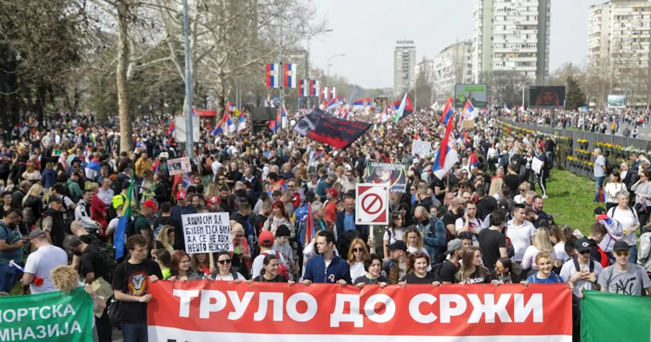 Historische Demo in Belgrad: Menschenmassen bei Protest gegen Vucic