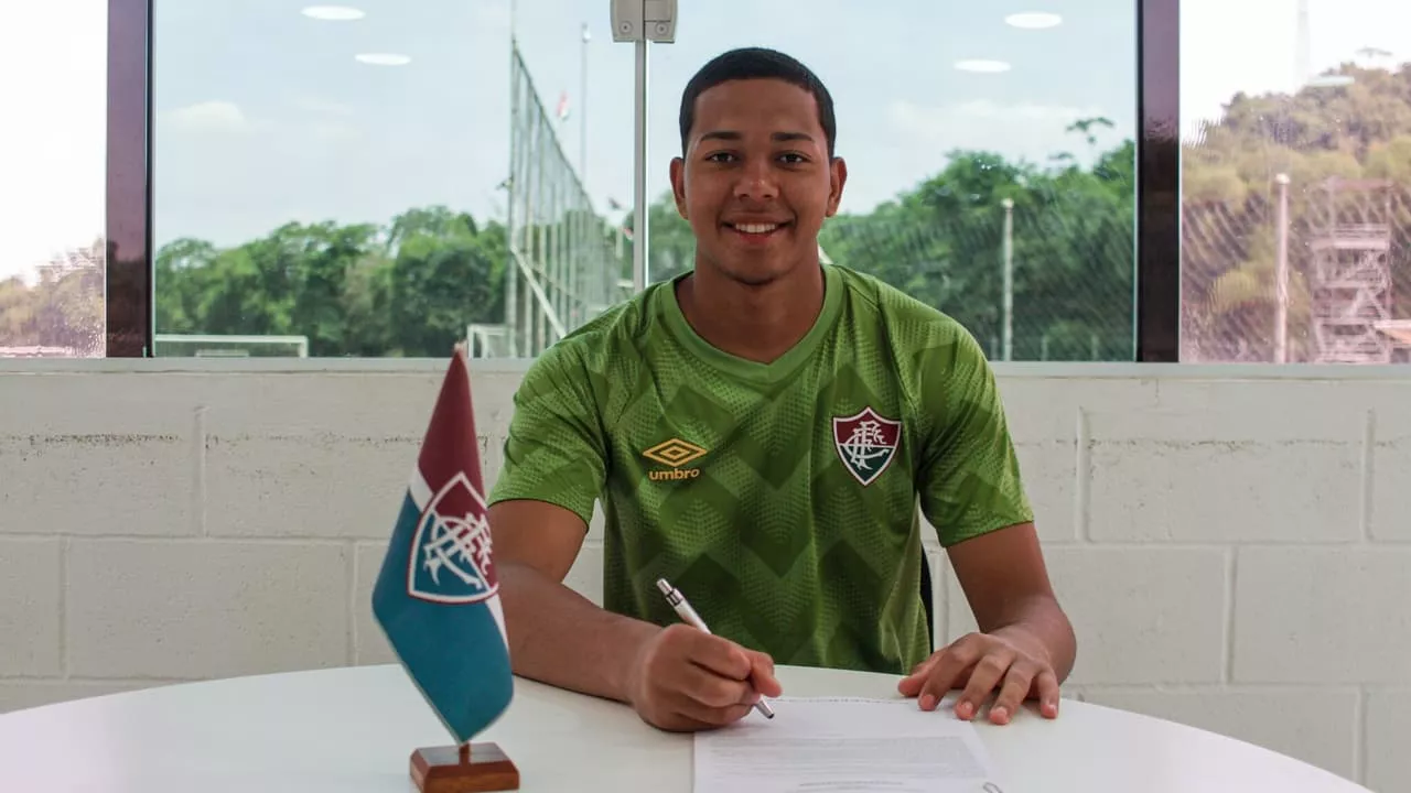 Fluminense acerta renovações e reforço nas categorias de base