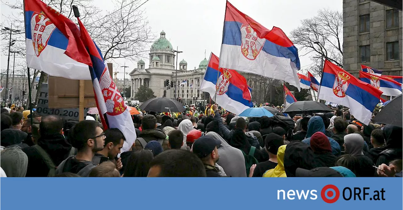 „Am 15. für die 15“: Massenprotest gegen Regierung in Belgrad