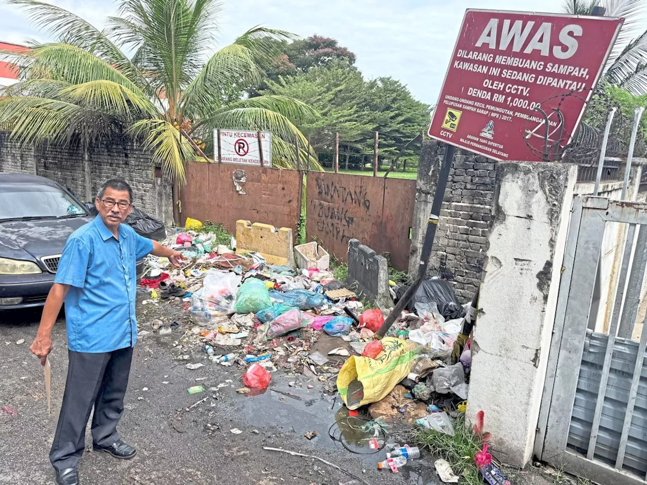Rubbish stinking up businesses