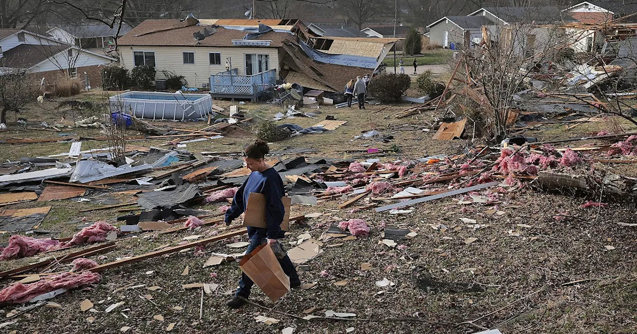 Devastazione negli Stati Uniti: decine di morti e migliaia di dispersioni per i tornado