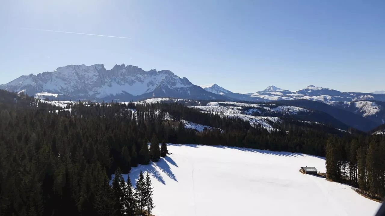 Valanga nelle Dolomiti: Travolti tre sciatori, uno in gravi condizioni