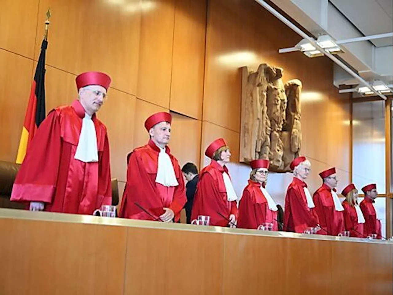 Karlsruhe weist Eilanträge gegen Milliardenpaket ab
