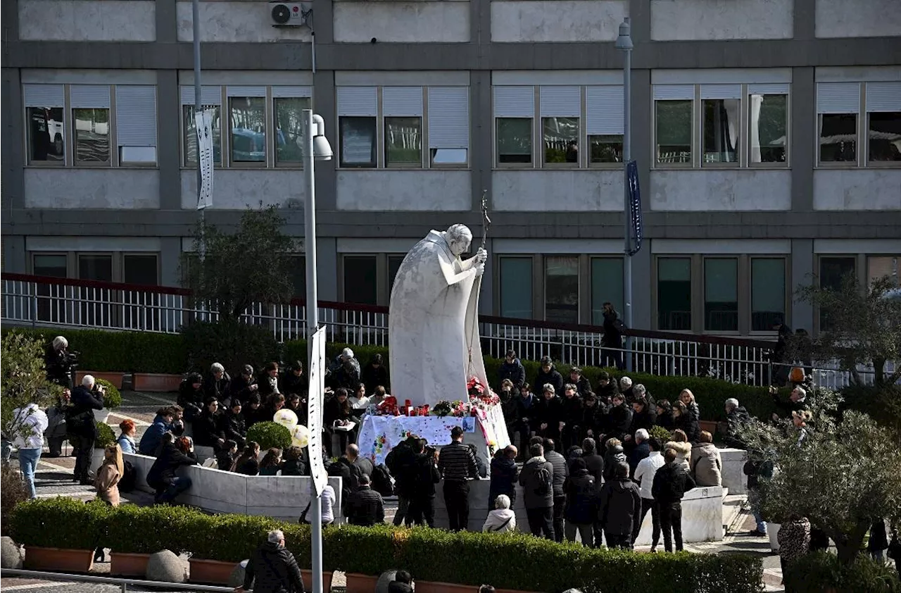 Pope Francis Thanks Well-Wishers as Condition Stabilizes