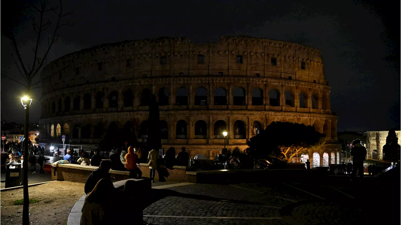 Wwf, dal Colosseo al Quirinale un'ora al buio per la Terra