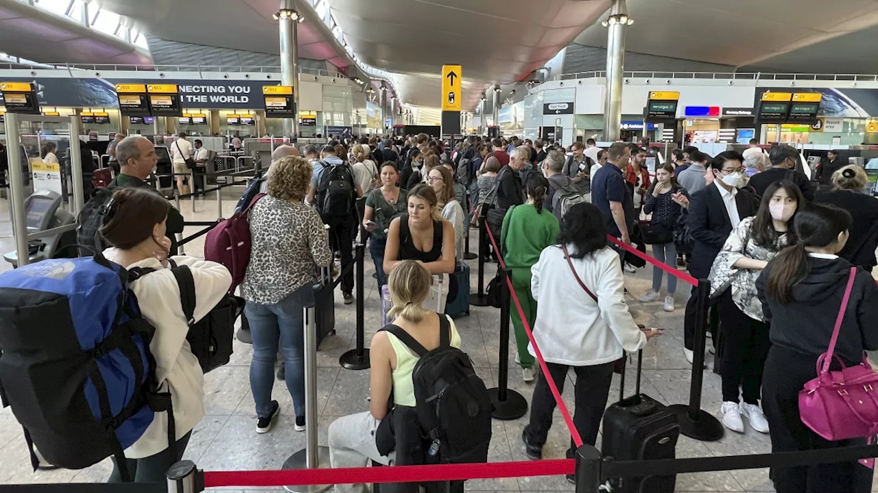 Londra, blackout a Heathrow: l'aeroporto chiuso fino almeno fino mezzanotte di oggi