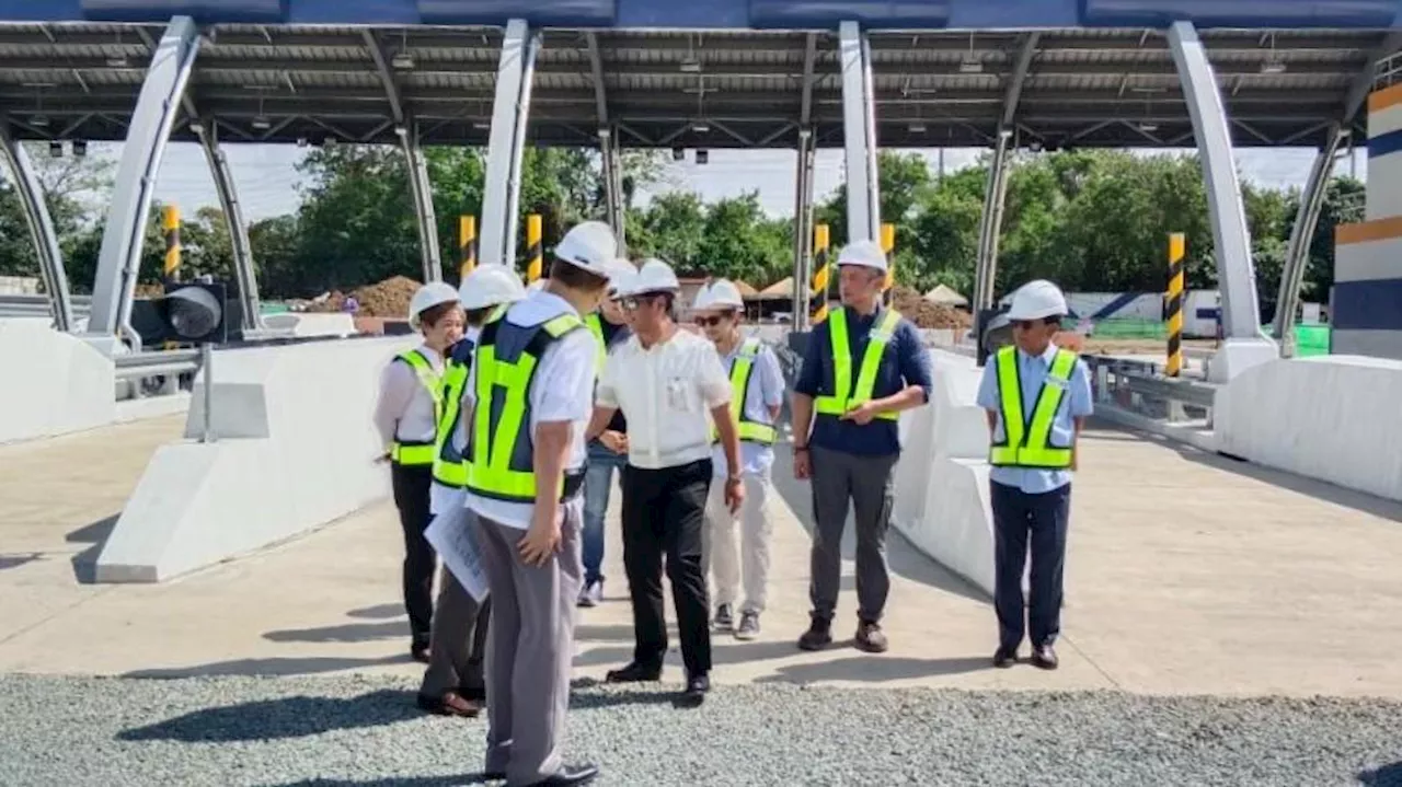 Marcos inspects CALAX Governor's Drive progress