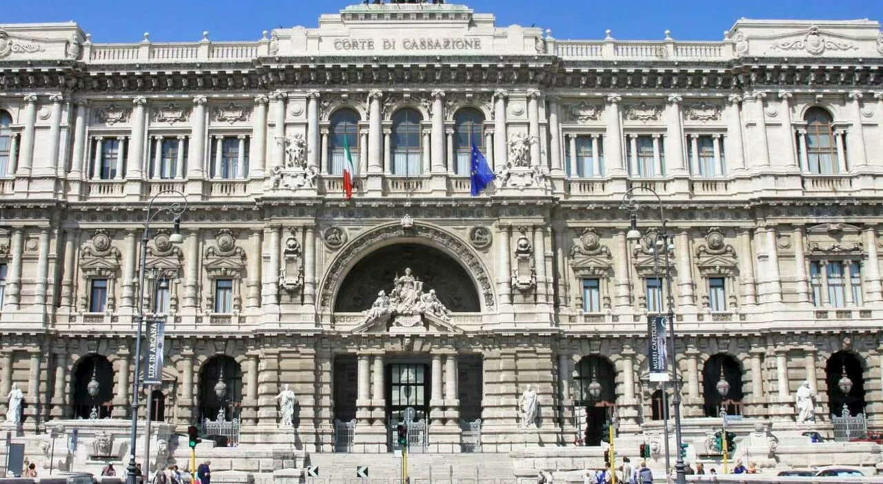 Cassazione: l'abrogazione dell'abuso d'ufficio è incostituzionale. Ricorso dei giudici alla Consulta