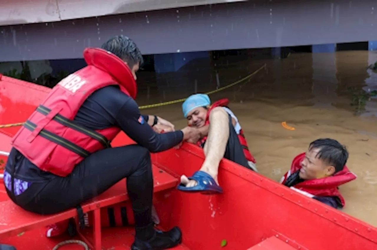 Johor floods force over 10,000 from homes; Sabah, Sarawak also worsening