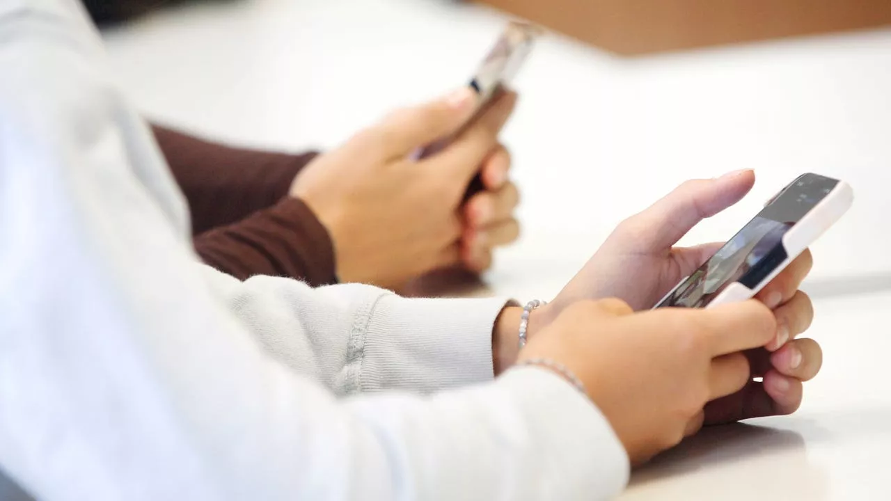 Texas bill would ban phones from classrooms | Texas: The Issue Is