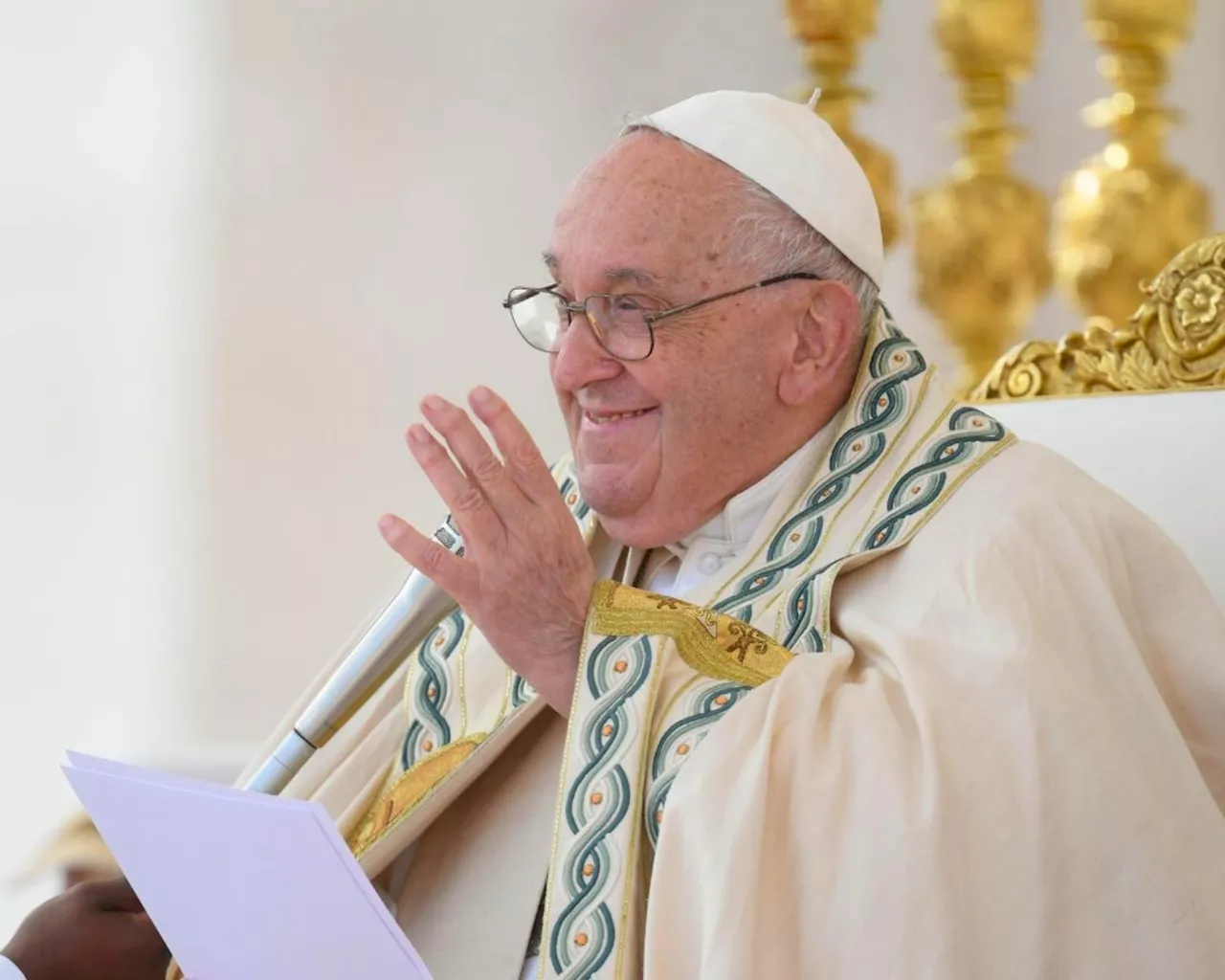 Pope returns to Vatican after five-week hospitalization