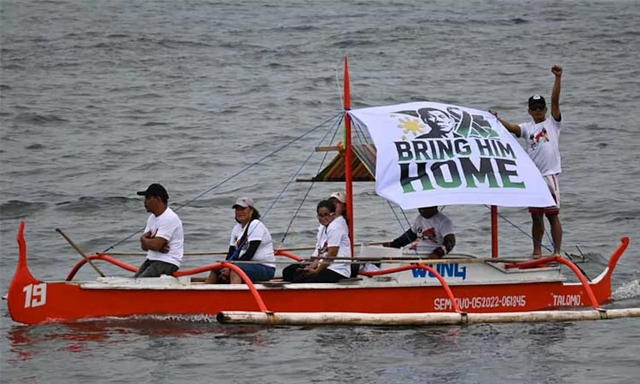 Davao City fishermen hold fluvial parade for FPRRD