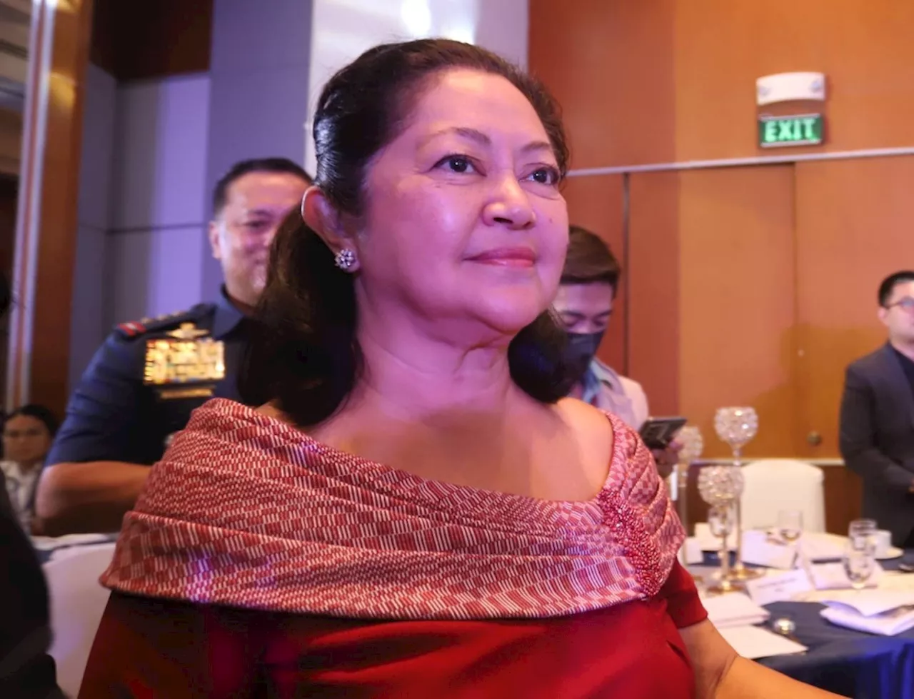 Prove first lady's photo was edited, critics dared