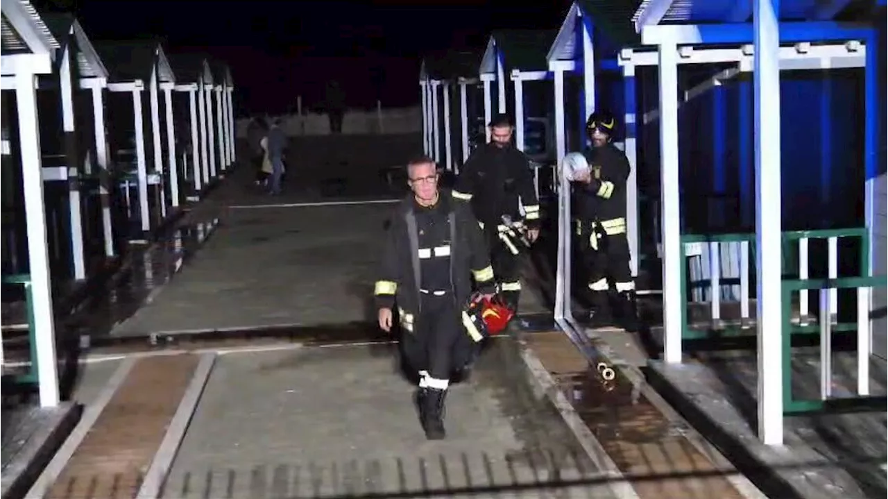 Roghi in due stabilimenti ad Ostia, la pista del dolo