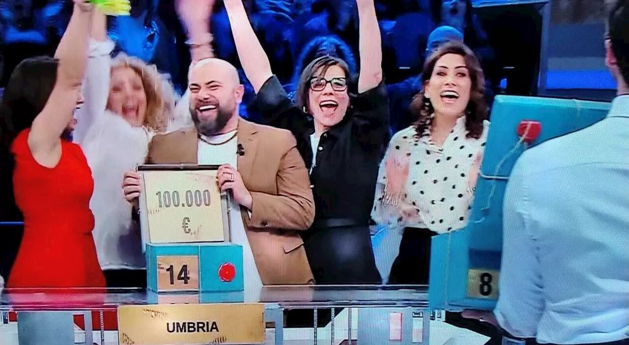 Amelia, va ad Affari tuoi e vince centomila euro: la città in festa per Dino Settimi